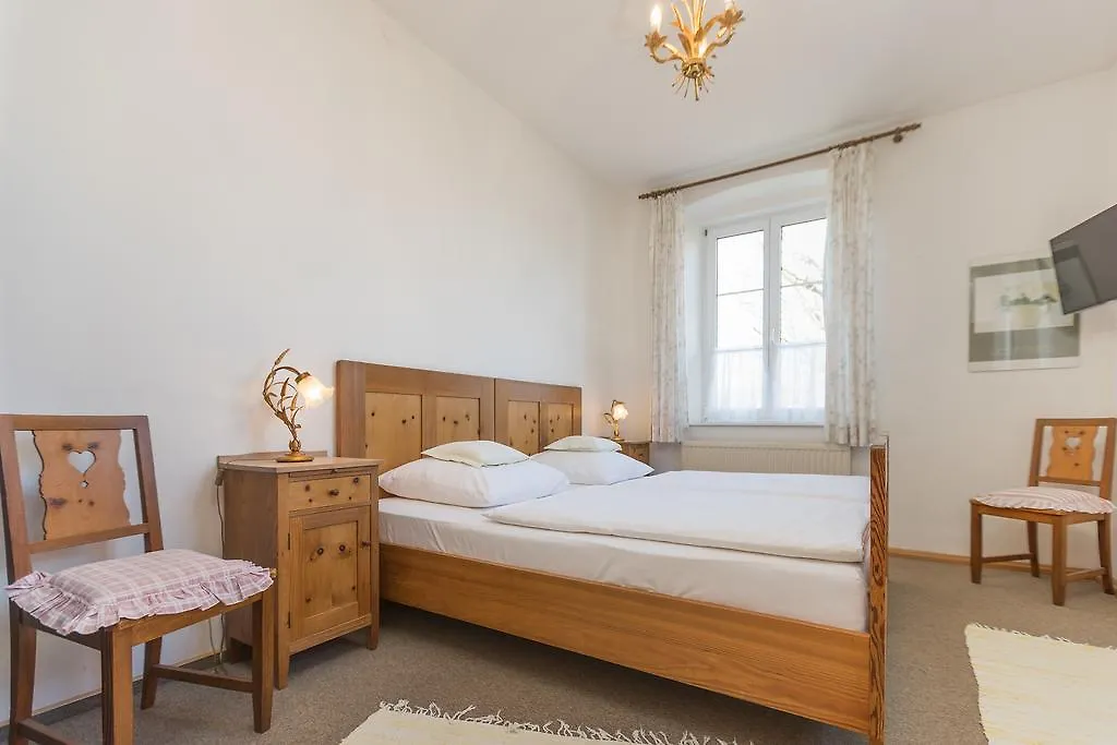 Villa Waldfrieden - Ferienwohnungen und -Haus Kochel am See 0*,  Deutschland